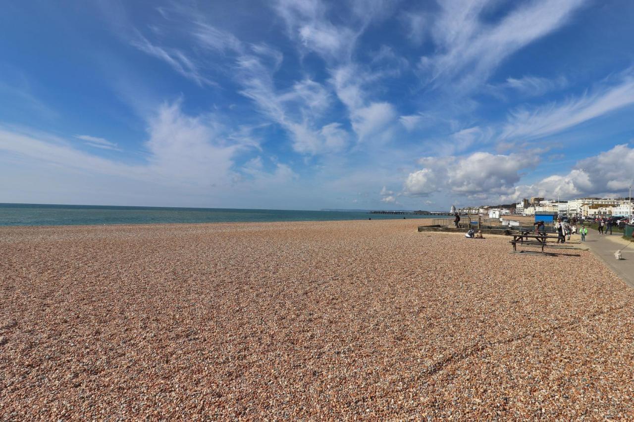 Master Accommodation Suite 2 Sea View With Balcony Hastings Esterno foto