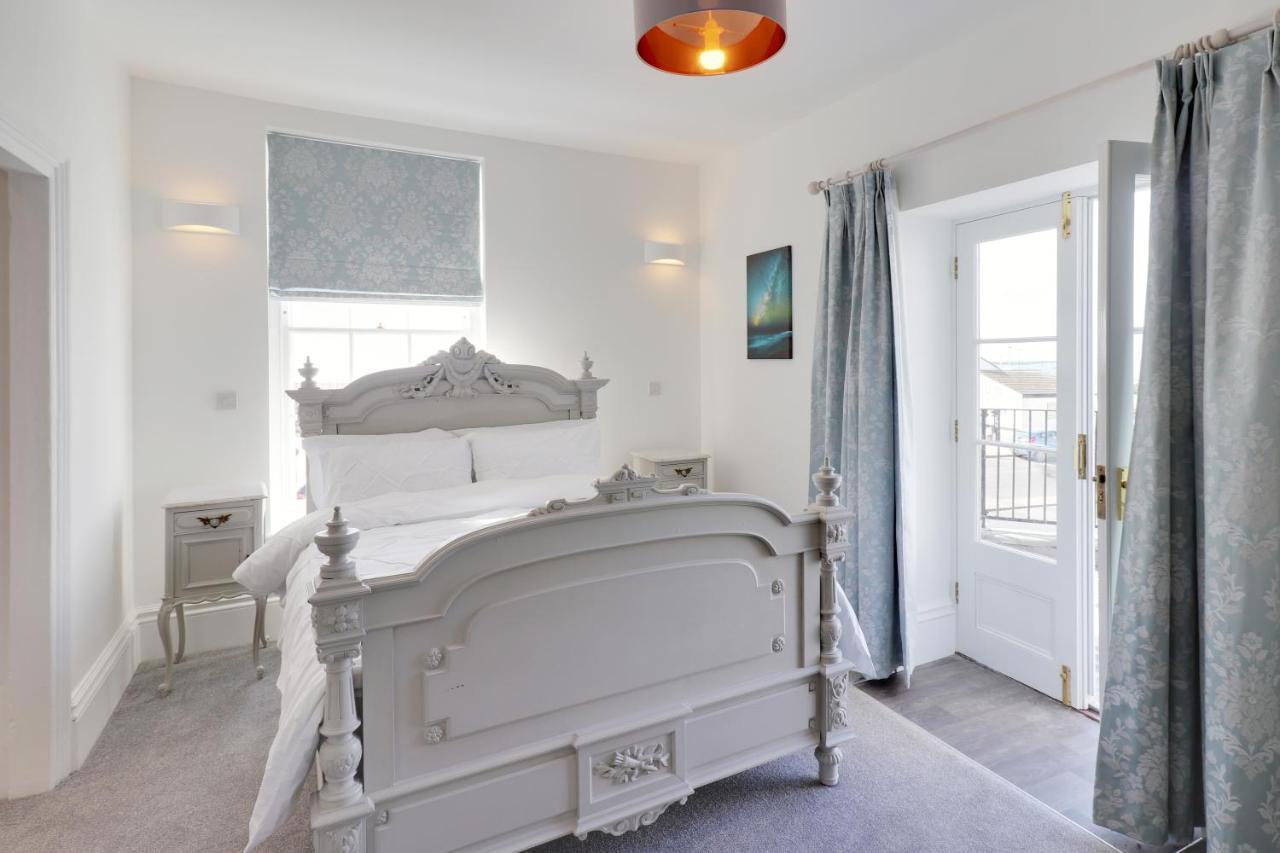 Master Accommodation Suite 2 Sea View With Balcony Hastings Esterno foto
