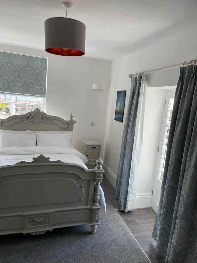 Master Accommodation Suite 2 Sea View With Balcony Hastings Esterno foto