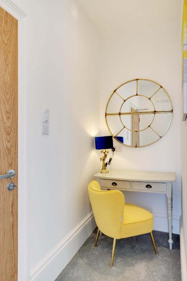 Master Accommodation Suite 2 Sea View With Balcony Hastings Esterno foto