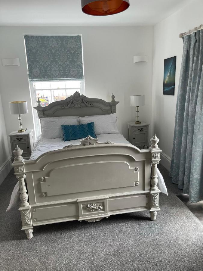 Master Accommodation Suite 2 Sea View With Balcony Hastings Esterno foto